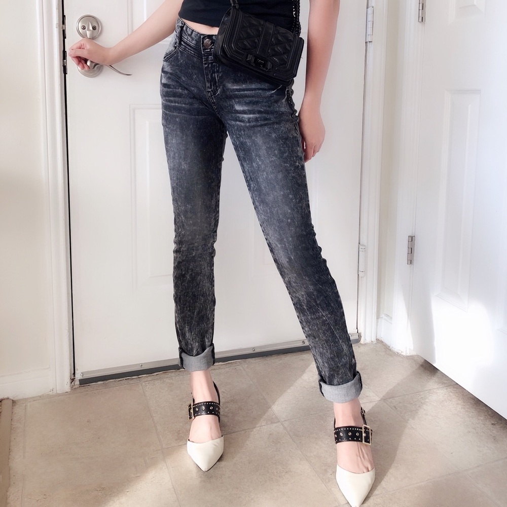 Skinny Jeans in Acid wash black